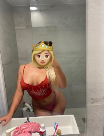 Licha, 27  female escort, Reading