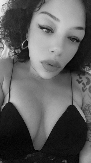 484-782-8677, 29  female escort, Reading