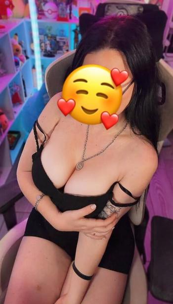 Esme, 27  female escort, Reading